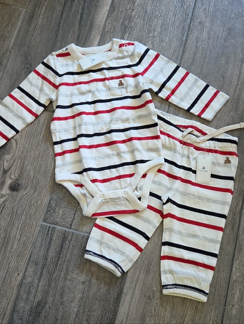 GAP Baby NWT 6-12 Months Striped Bodysuit and Pants Set